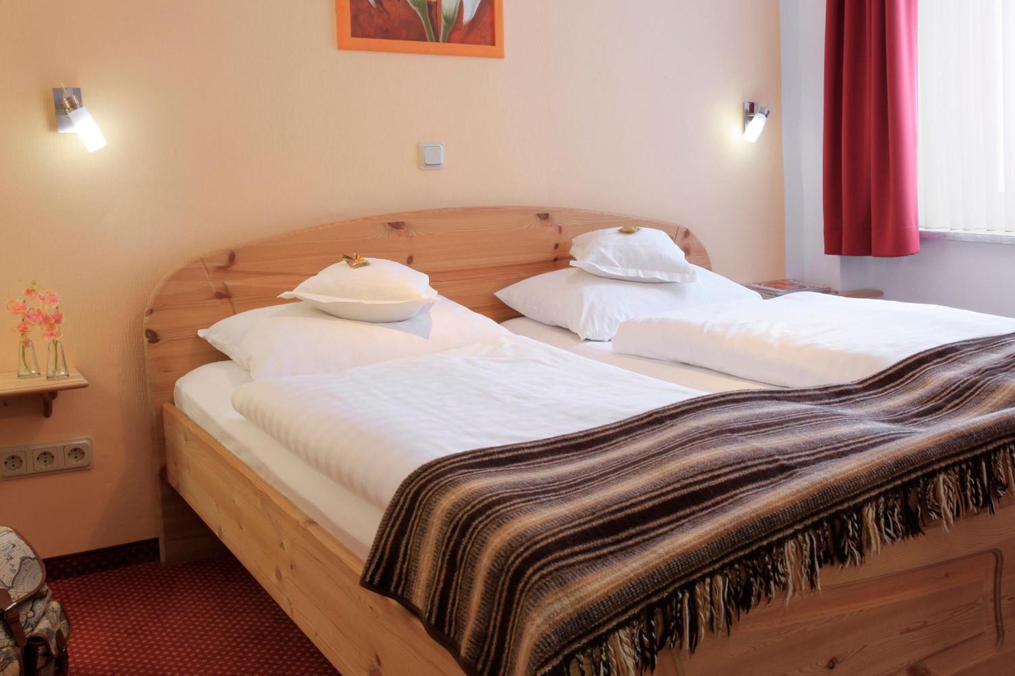 וילינגן Hotel Sauerlaender Hof מראה חיצוני תמונה